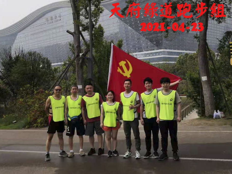 在奔驰中坚持，，，，在坚持中前进